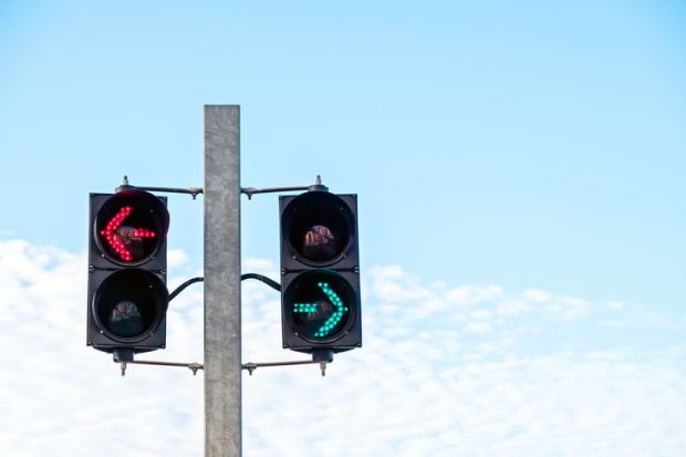 Green and red arrow safety light signals