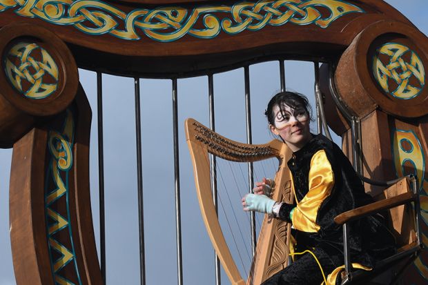 Irish harp player 