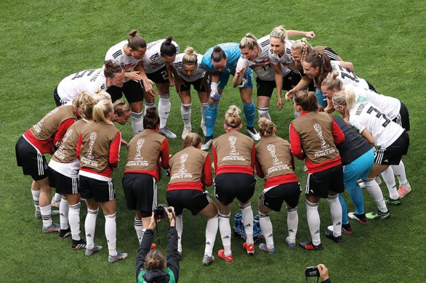 The German players form a team huddle prior to the 2019 FIFA Women’s World Cup match between Germany and Spain, Valenciennes, France