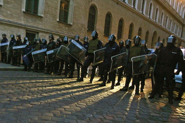 hungary riot police