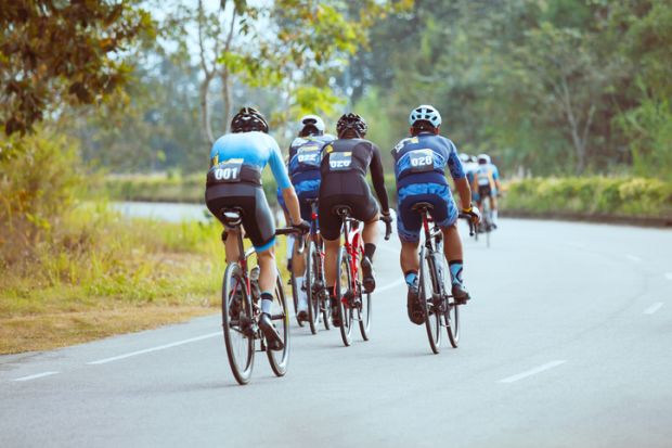 Group of cyclists chases another in a race