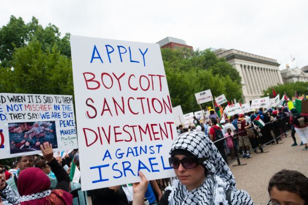 Demonstrators march on the White House in Washington, D.C., to protest Israel's offensive in Gaza, August 2, 2014