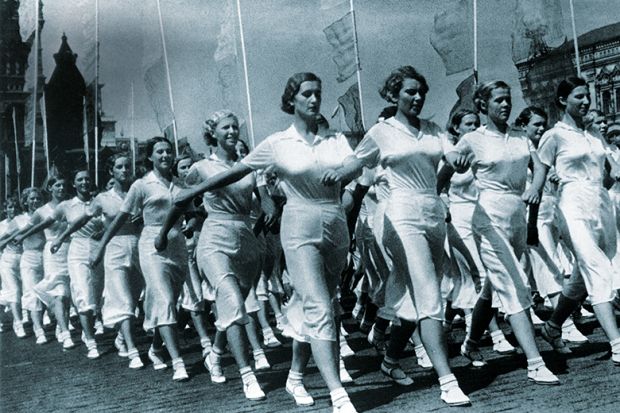 Fonte: https://www.timeshighereducation.com/sites/default/files/styles/the_breaking_news_image_style/public/marching.jpg