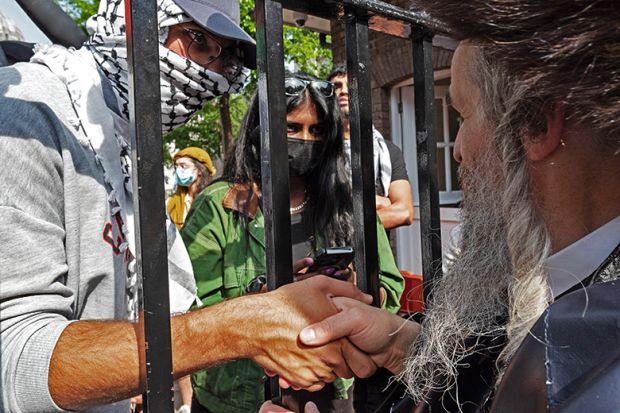 Jewish man shaking hands with Palestine supporters as they protest against Israel’s war on Gaza in the grounds of UCL, 11 May 2024. To illustrate an ability to foster both free speech and civil disagreement. Jewish man shaking hands with Palestine supporters as they protest against Israel’s war on Gaza in the grounds of UCL, 11 May 2024. To illustrate an ability to foster both free speech and civil disagreement.