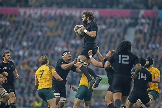 Sam Whitelock catching line out ball in RWC15 final