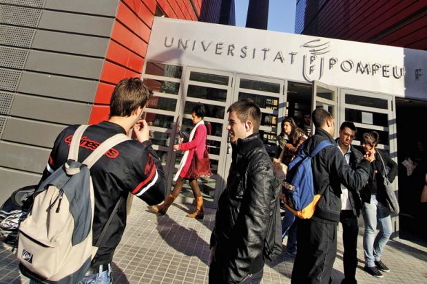 Students outside Pompeu Fabra University communication campus