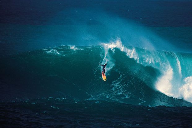 surfer-big-wave