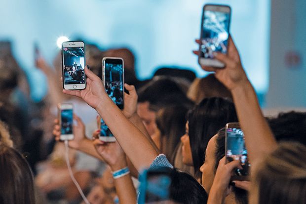 group film on mobile phones