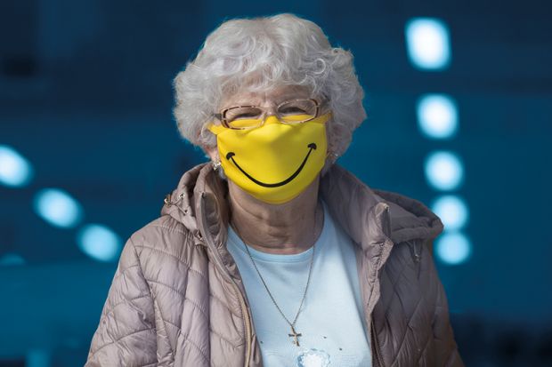 Elderly woman wearing mask