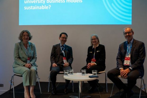 tue04229.jpg tue04229.jpg