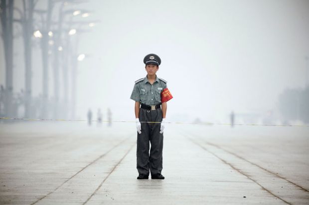 Guard standing in thick fog in China to illustrate Scholars sceptical of China’s new anti-corruption majors