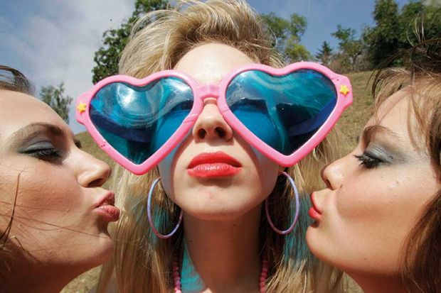 women-heart-sunglasses-kisses women-heart-sunglasses-kisses