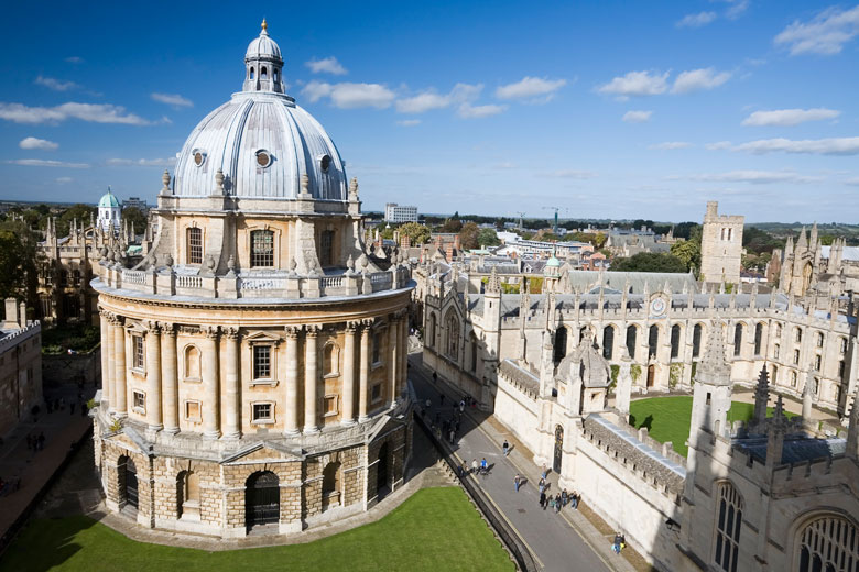 Oxford students walking on campus