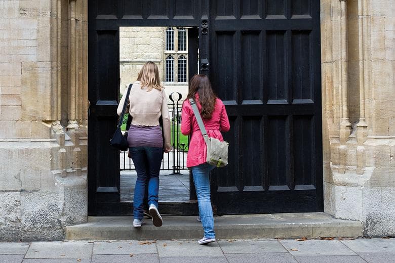 Students walking through entrance to Jesus College, University of Oxford