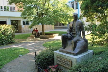 Statue of José María Arizmendiarrieta
